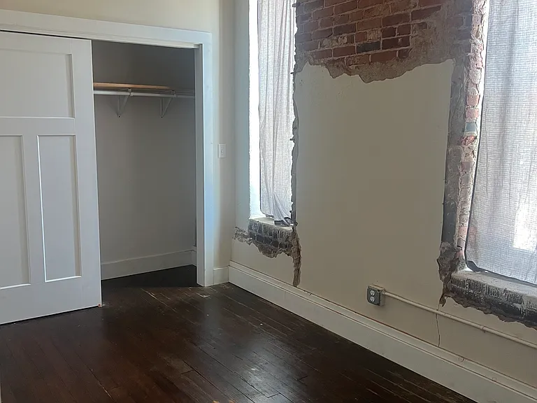 104 N 6th St #202 — Photo 8
