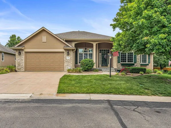 2753 SW Blue Stem Dr, Topeka, KS 66614