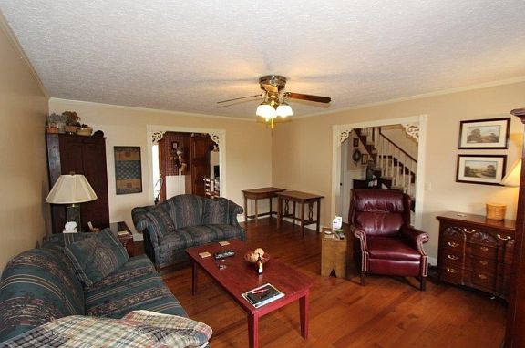 3rd image of 550 Country View Private Dr