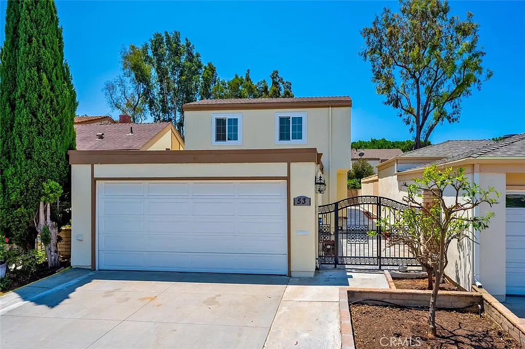 4 bed, 2.5 bath, 2380 sqft, $6,200 — Photo 1