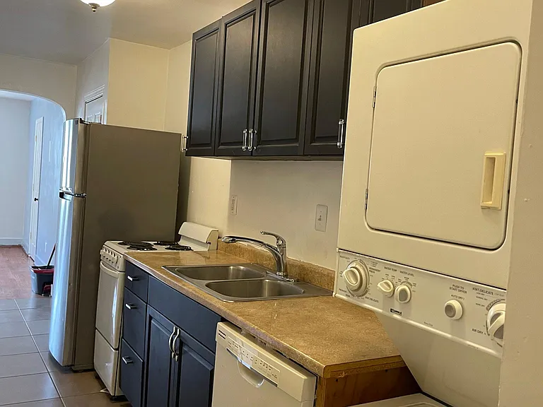 1918 I St NE #4 — Photo 12