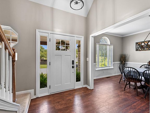 2nd image of 302 Crossvine Way