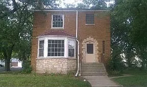 9601 S Maplewood Ave photo 1