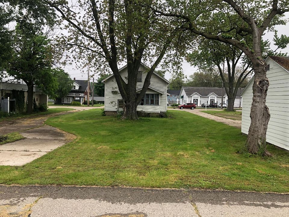 1st image of 410 E 8th St