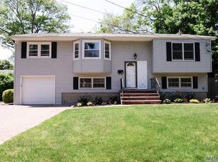 2 Roosevelt Ave, Greenlawn, NY 11740