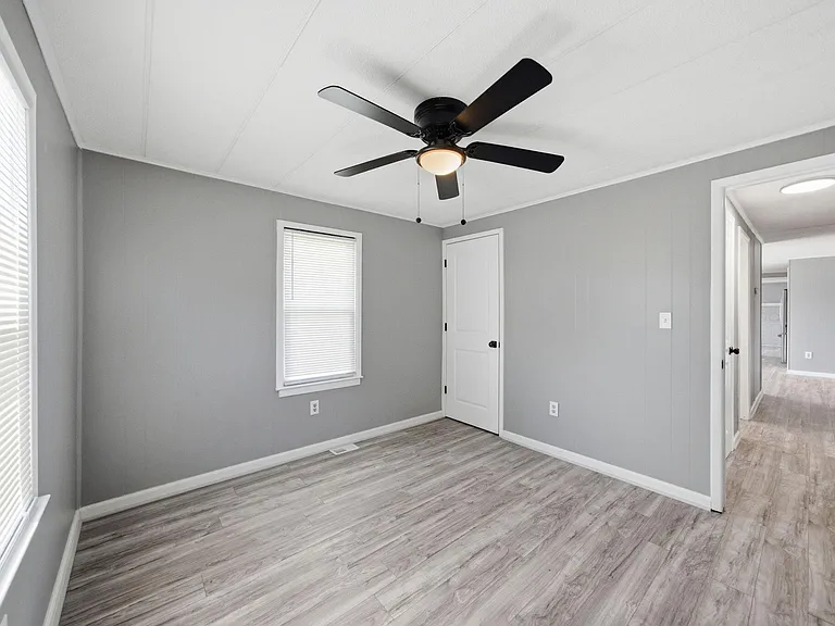 320 E Earp St — Photo 31