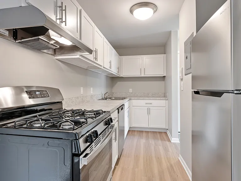 214 S Hewitt Rd — Photo 1