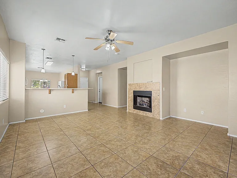 44290 W Neely Dr — Photo 2