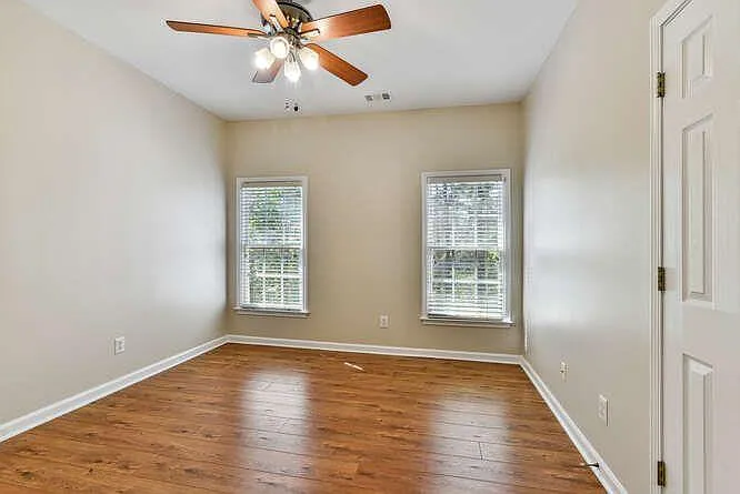 330 Winherst Ln — Photo 16
