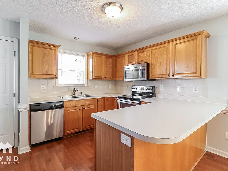 928 Shannondale Dr — Photo 5
