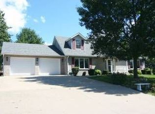 97 Fore Seasons Dr, Grinnell, IA 50112