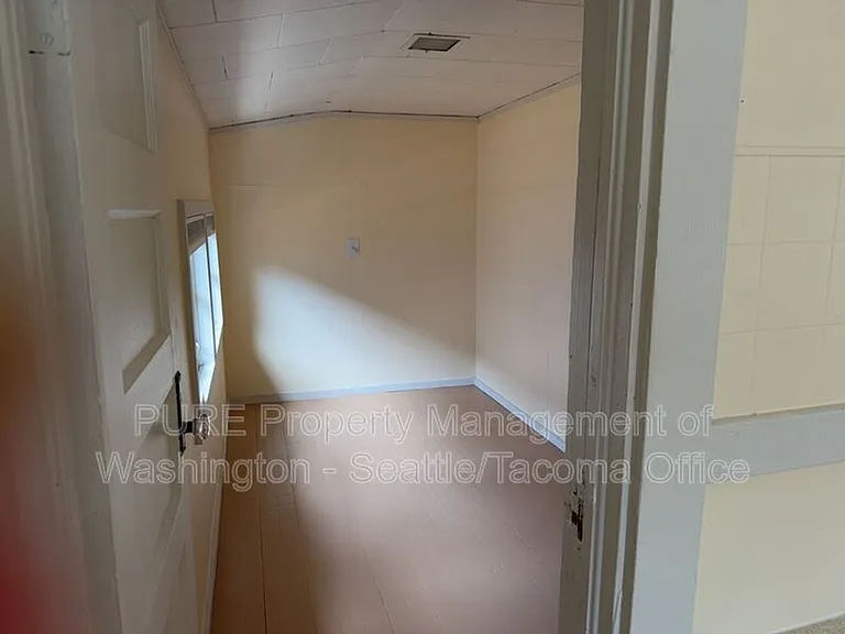 2106 42nd Ave SW — Photo 9
