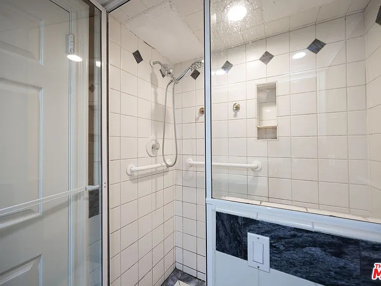 7250 Franklin Ave #1209 — Photo 15