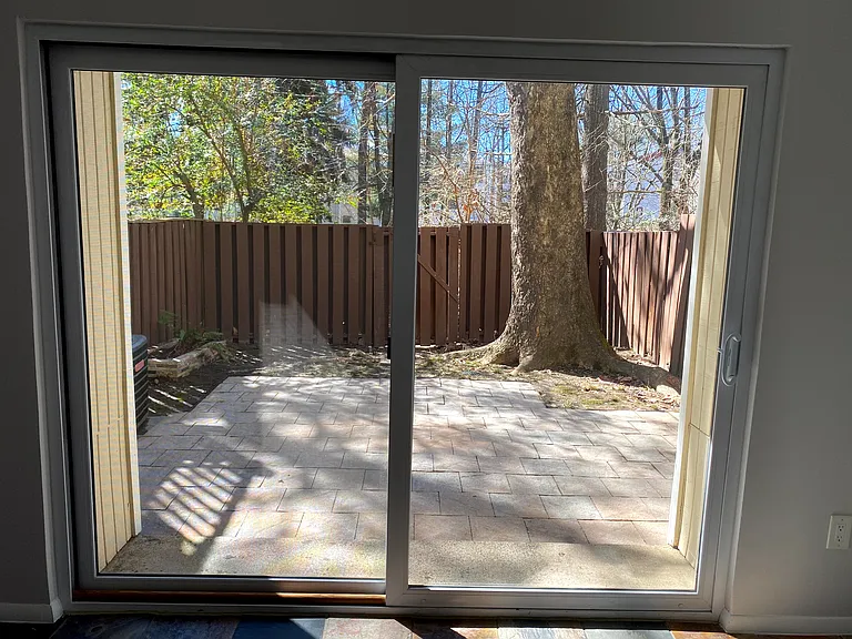 2420 Southgate Sq — Photo 5