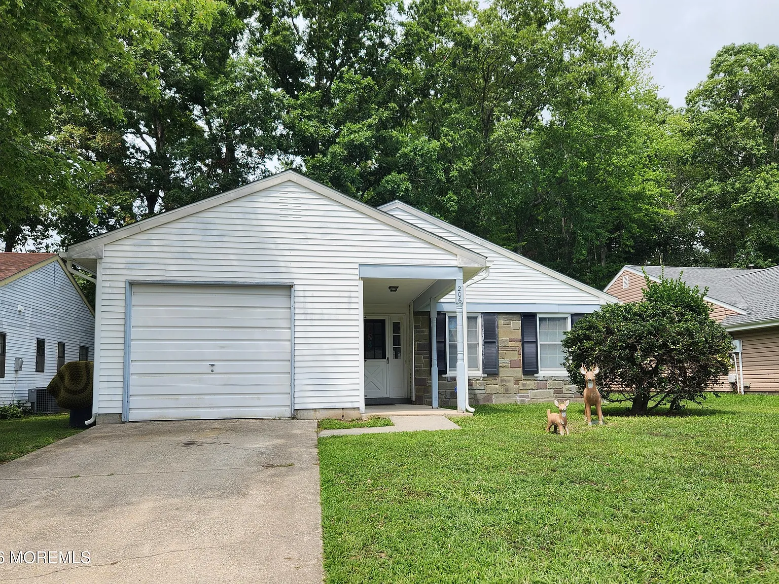 2 bed, 1.5 bath, 1221 sqft, $1,900 — Photo 1