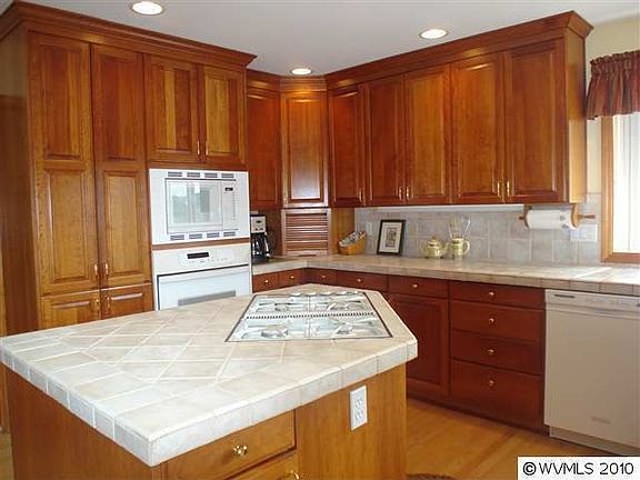 5th image of 3144 NW Buttercup Dr