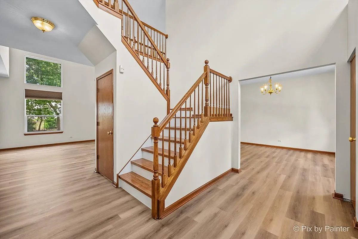 5 bed, 3.5 bath, 2810 sqft, $3,700 — Photo 2