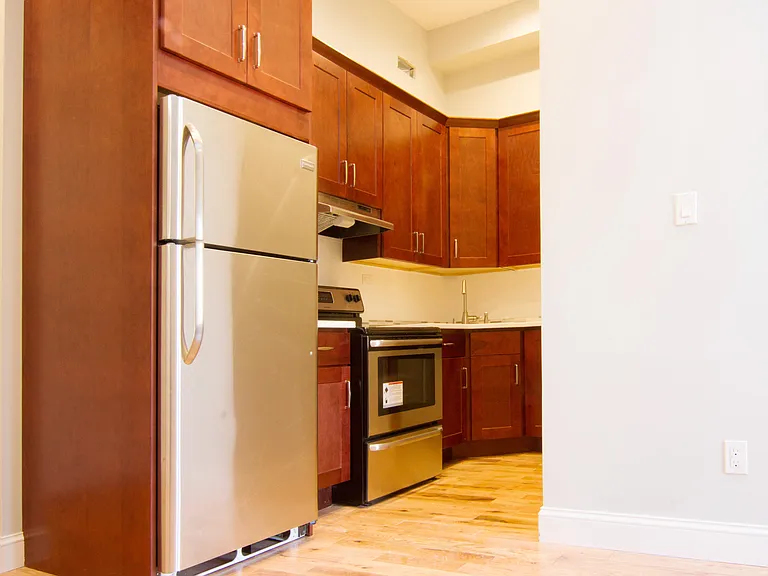 729 Quincy St #4 — Photo 2