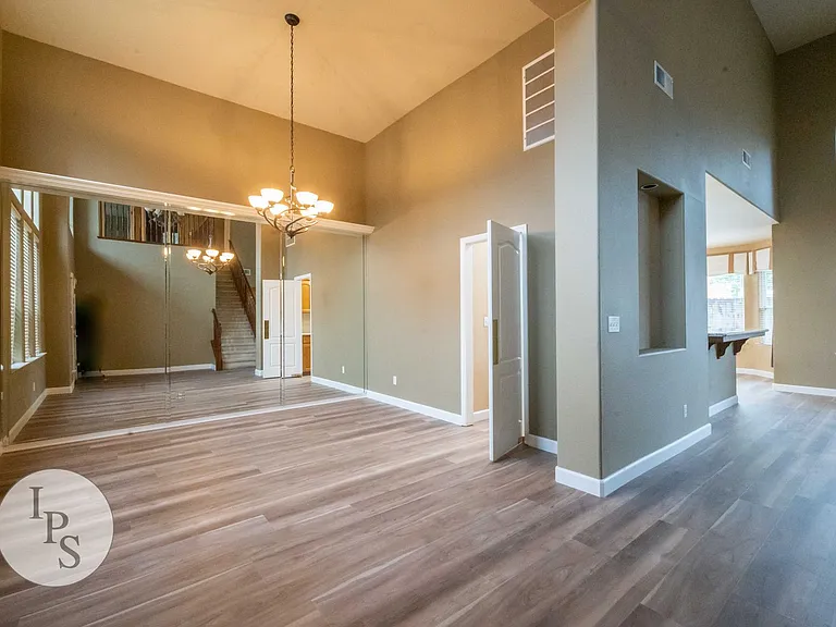 1891 E Oak Haven Dr — Photo 6