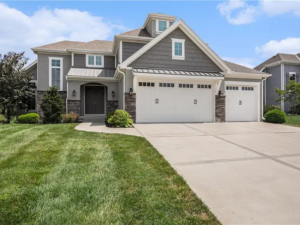 4513 NE Parks Summit Ter, Lees Summit, MO 64064