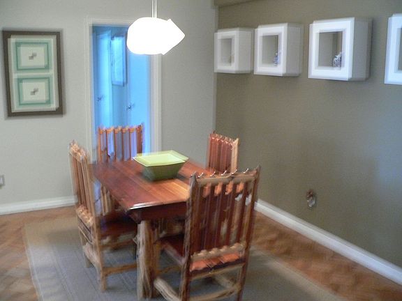 11' x 15' Dining Area