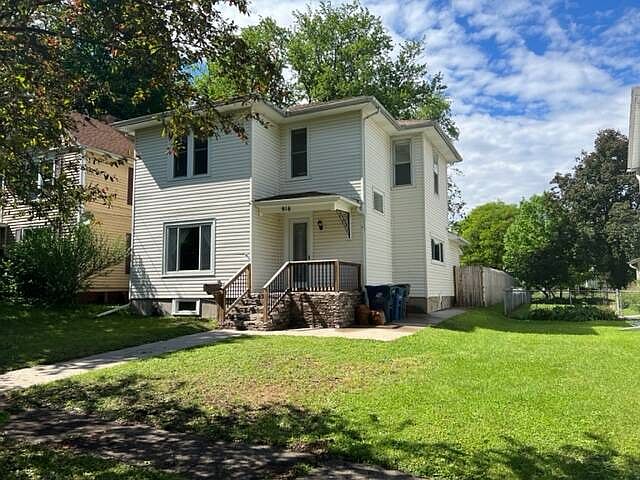 1st image of 916 E 1st Ave