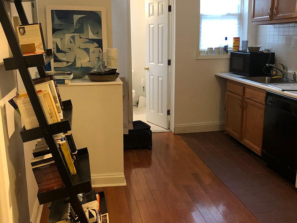 Kitchen + bathroom entrance