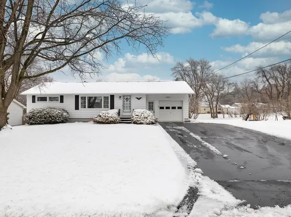 207 Crestwood Dr, Camillus, NY 13031