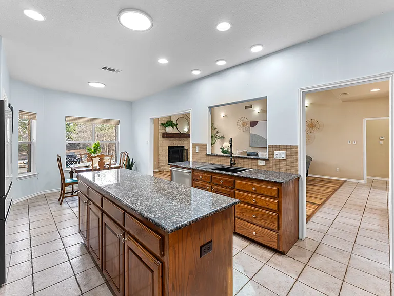 1060L Great Oaks — Photo 19