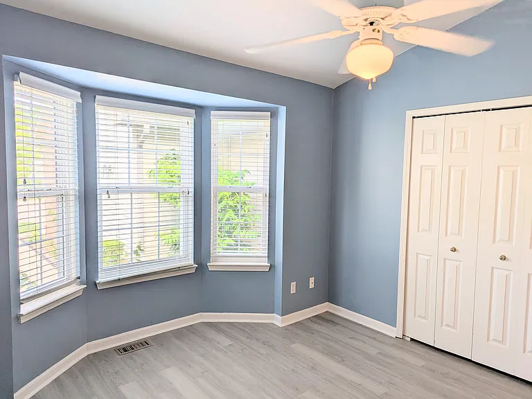 1866 N Kenwyck Dr — Photo 12