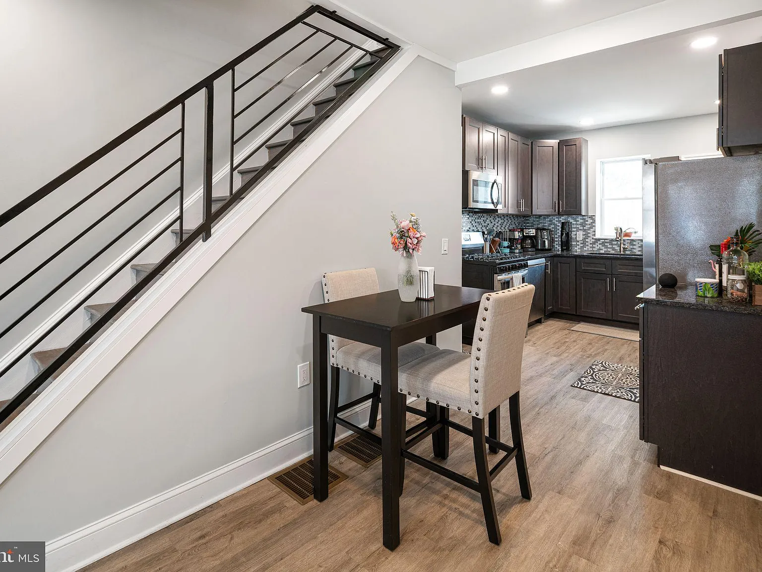 2 bed, 1.5 bath, 908 sqft, $2,200 — Photo 4