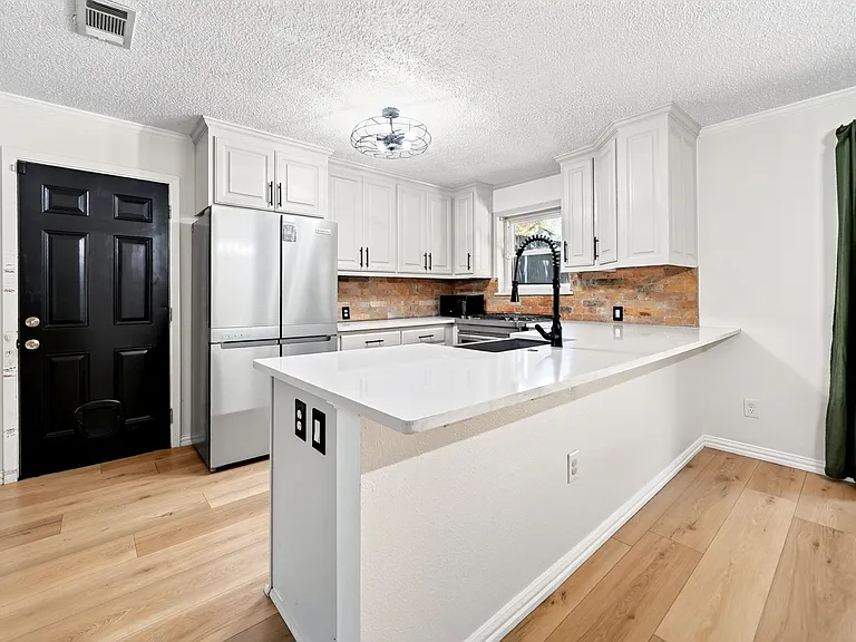 505 Whittle Way — Photo 6