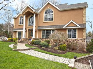 1051 Sunny Slope Dr, Mountainside, NJ 07092