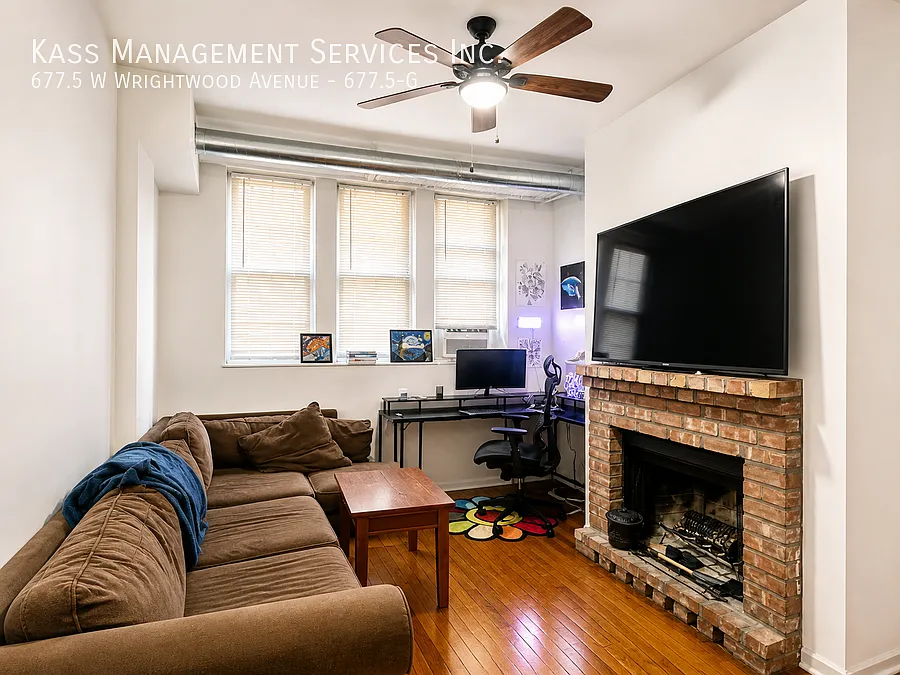 677-685.5 W Wrightwood Avenue — Photo 3
