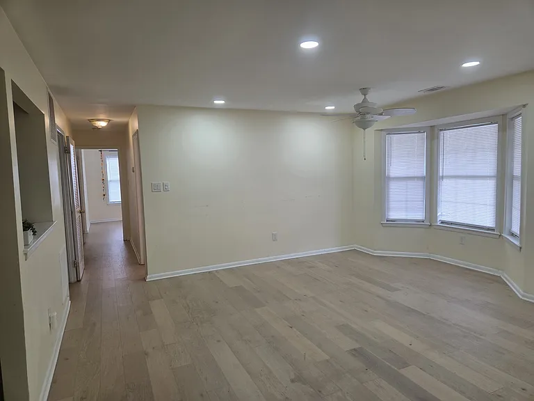 202 Salem Ct #4 — Photo 1