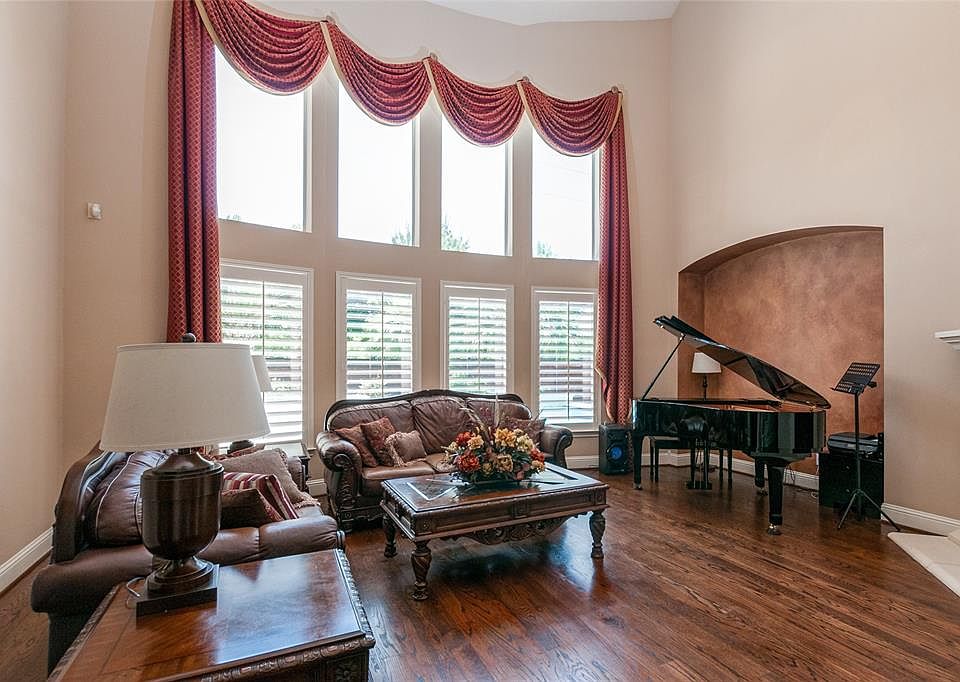 1st image of 1011 Sophia Springs Ln