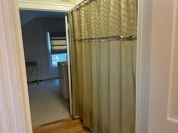4th image of 484 1/2 Arch St