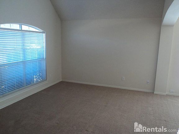 5th image of 304 Fairfax Dr