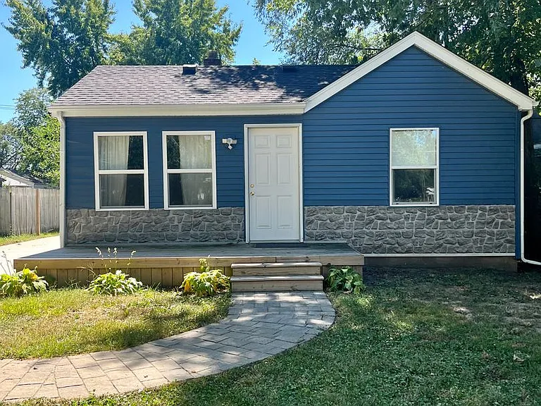 903 Anna Ave — Photo 1