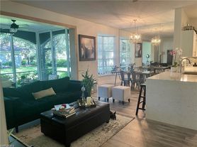 56 Silver Oaks Cir, Naples, FL