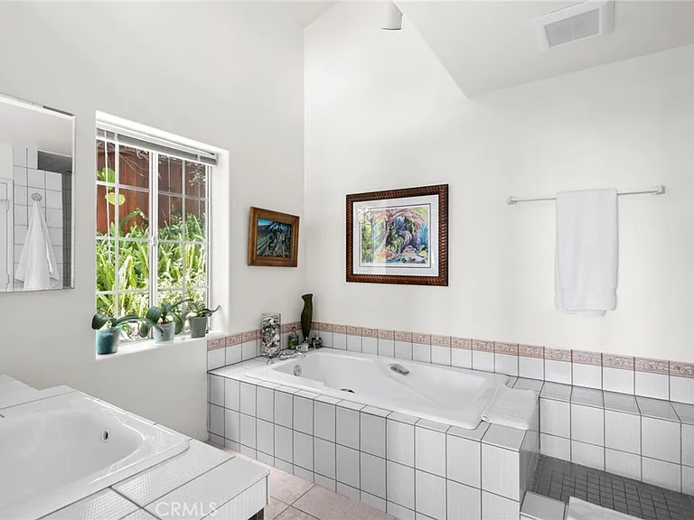 790 Wendt Ter — Photo 18