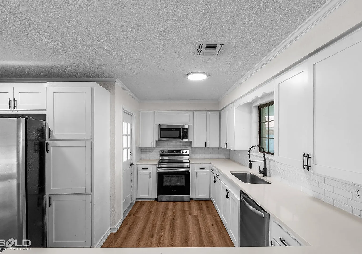 Spacious 3-Bedroom Bossier City Home with Covered Carport — Photo 4