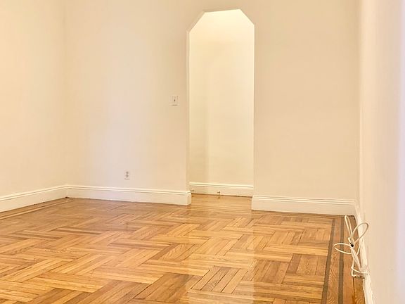 2nd image of 123 E 90th St APT 3B