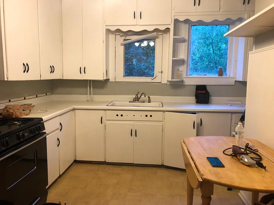 312 Ruxton Ave #9