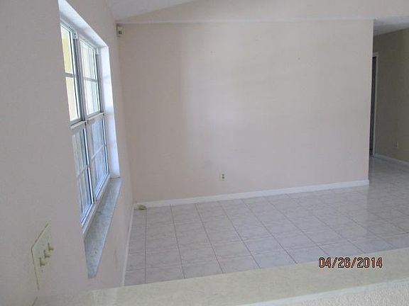 4th image of 656 SE Walters Terr