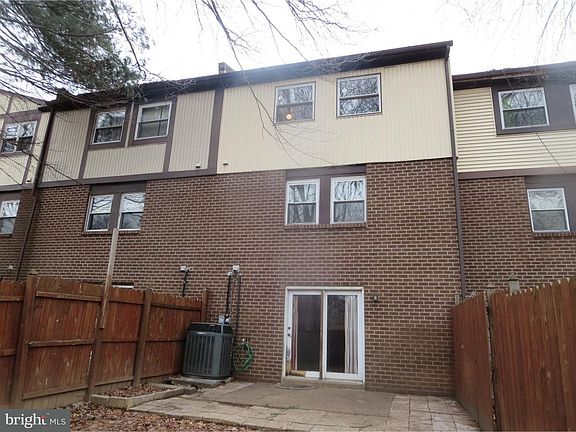 Fenced in yard with walk-out basement