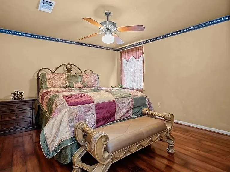 1310 Spring Valley Dr — Photo 12