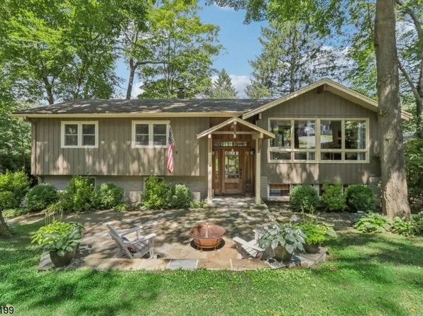 55 Woodland Rd, Ringwood Boro, NJ 07456