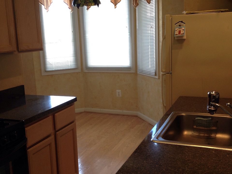 Eat-in kitchen
