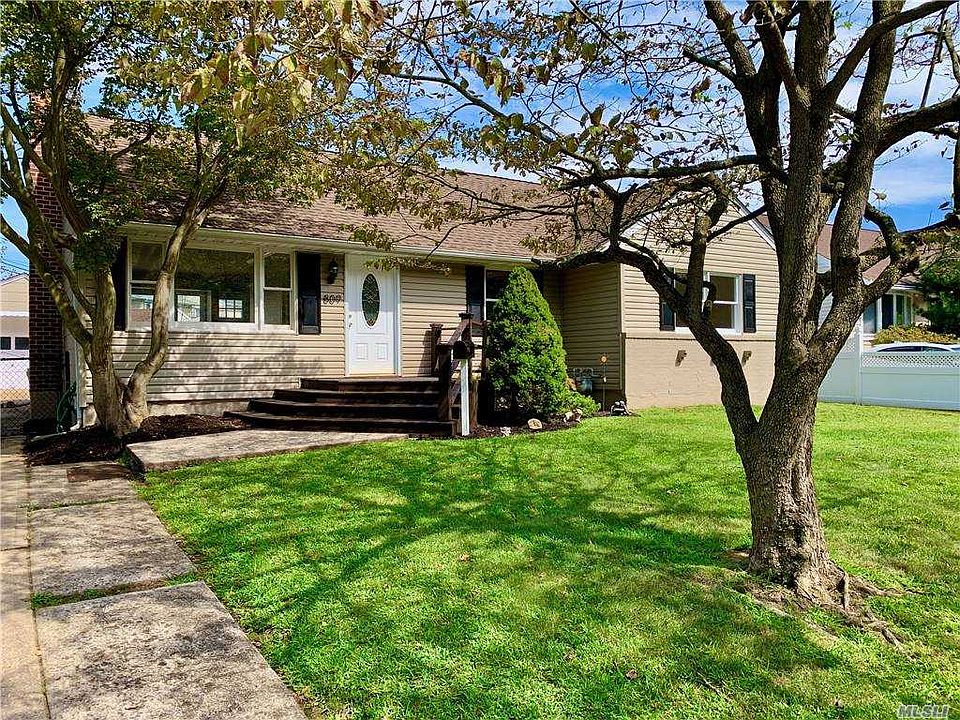 1st image of 809 Park Dr